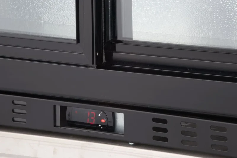 Barkühlschrank ECO 230 mit Schiebetüren schwarz, LED Beleuchtung, unterbaubar