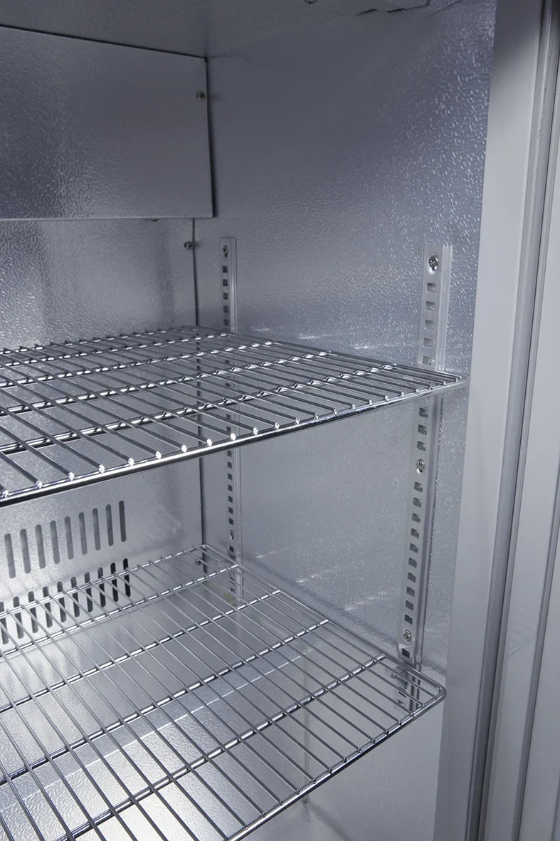 Gastro-Cool UC300 Barkühlschrank 330 Liter Schiebetüren silber, LED, unterbaufähig